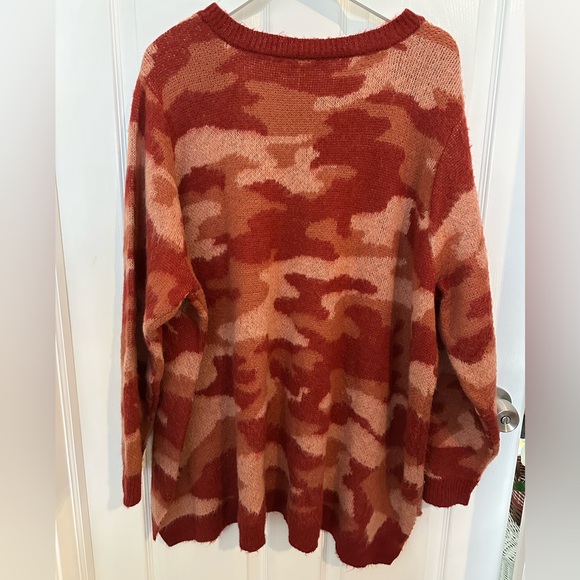 LOGO Lavish Lori Goldstein Red Camo Sweater V-Neck Sequin High Low 4X - Picture 7 of 15